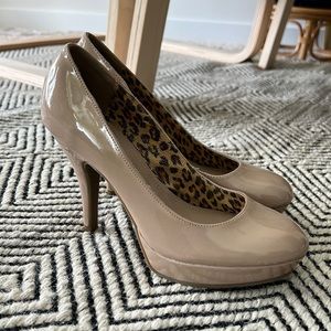 Nude round toe pumps 7.5